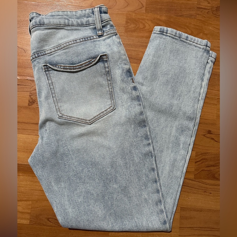 No boundaries mom jeans